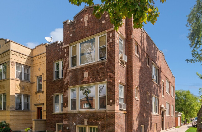 3222 W Grace St in Chicago, IL - Foto de edificio - Building Photo