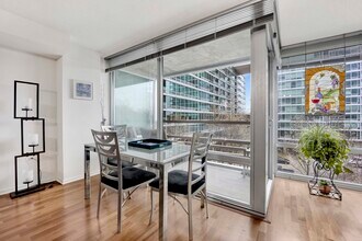 9725 Woods Dr in Skokie, IL - Building Photo - Building Photo