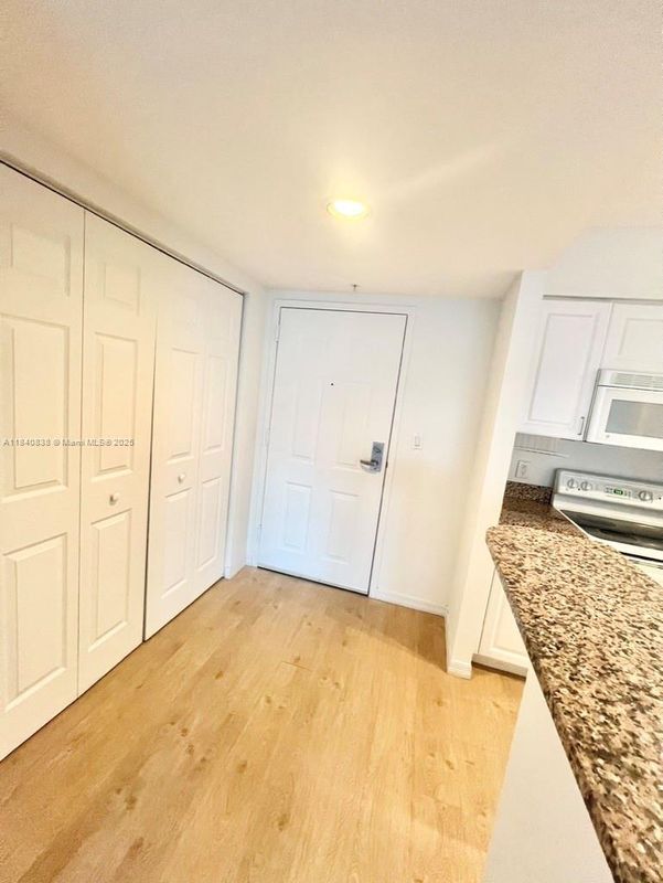 1155 Brickell Bay Dr in Miami, FL - Building Photo - Building Photo