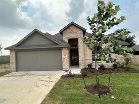 418 S 2nd St in Krum, TX - Building Photo