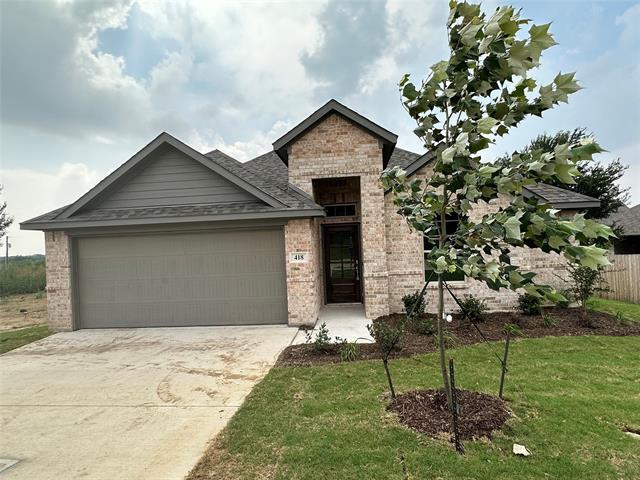 418 S 2nd St in Krum, TX - Building Photo