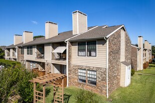 Parkway Lane Condominiums in Dallas, TX - Building Photo