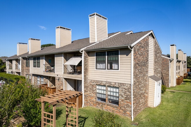 Parkway Lane Condominiums