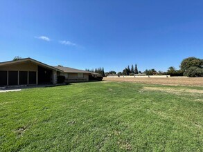 624 N Stearns Rd in Oakdale, CA - Building Photo - Building Photo