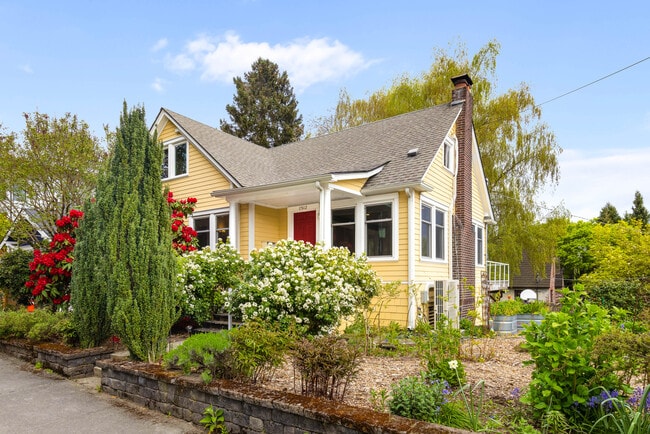 8502 15th Ave NE in Seattle, WA - Building Photo - Building Photo