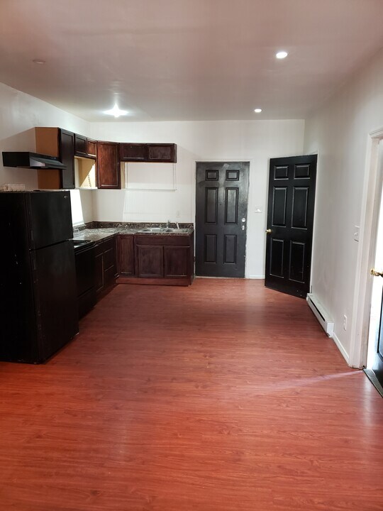 110 Ida St, Unit 1 in Troy, NY - Building Photo