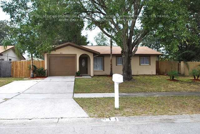 411 Brandywine Dr in Valrico, FL - Building Photo