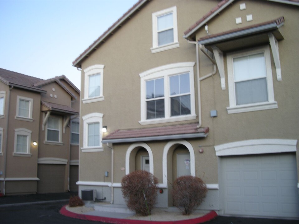 9050 Double R Blvd in Reno, NV - Building Photo