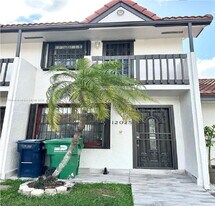 12025 SW 10th St in Miami, FL - Building Photo