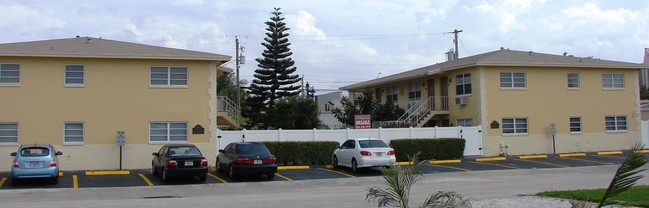 Hemingway at Knoll Ridge in Fort Lauderdale, FL - Foto de edificio - Building Photo