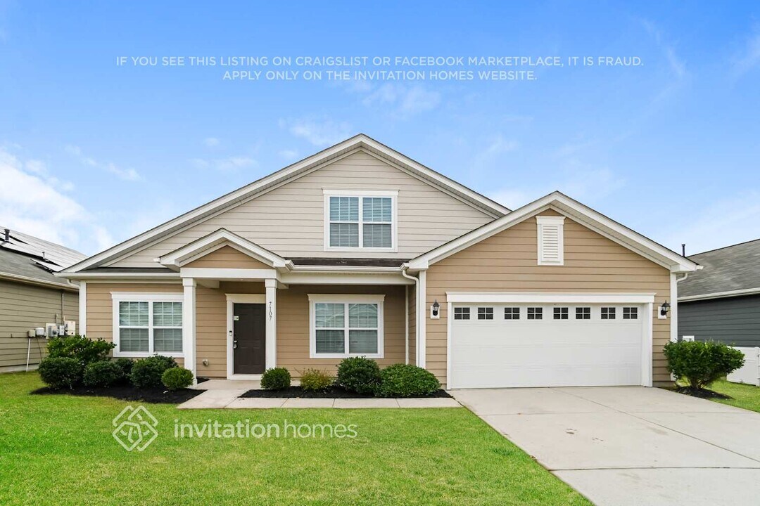 7107 Strawberry Fields Ln in Charlotte, NC - Building Photo