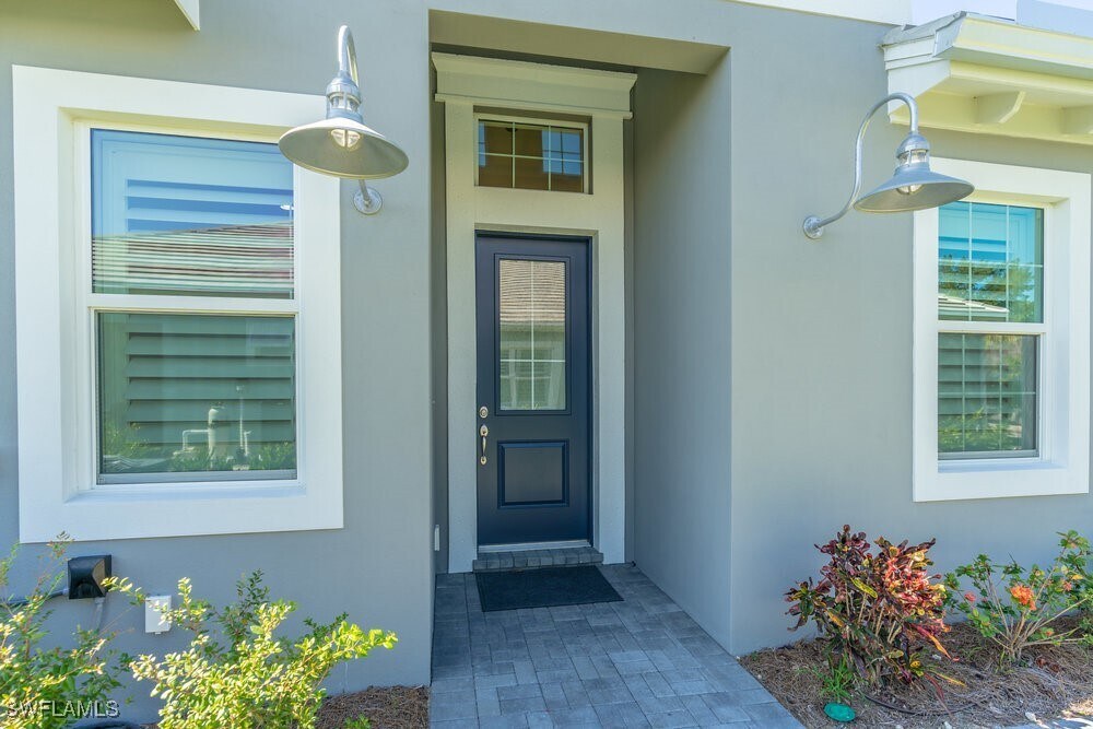8888 Yucatan Ct in Naples, FL - Building Photo