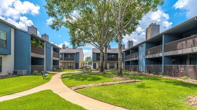 The Brighton in Houston, TX - Building Photo - Building Photo