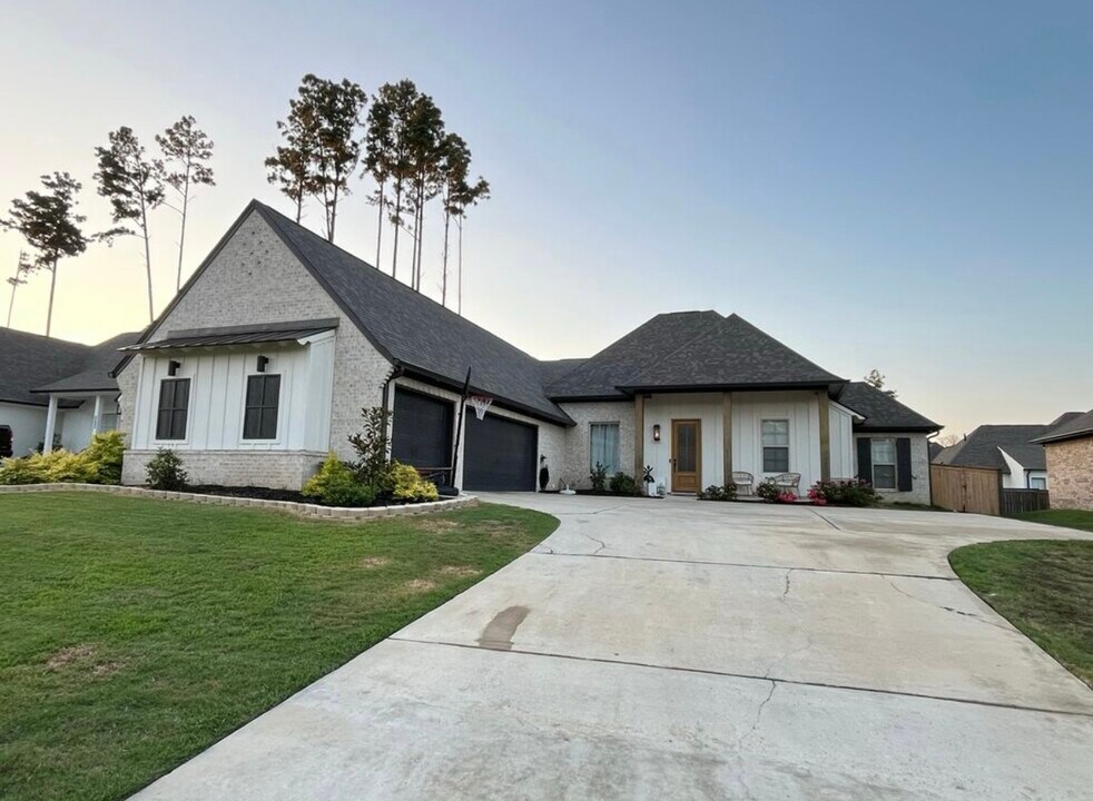 1239 Cutter Ln in Brandon, MS - Building Photo