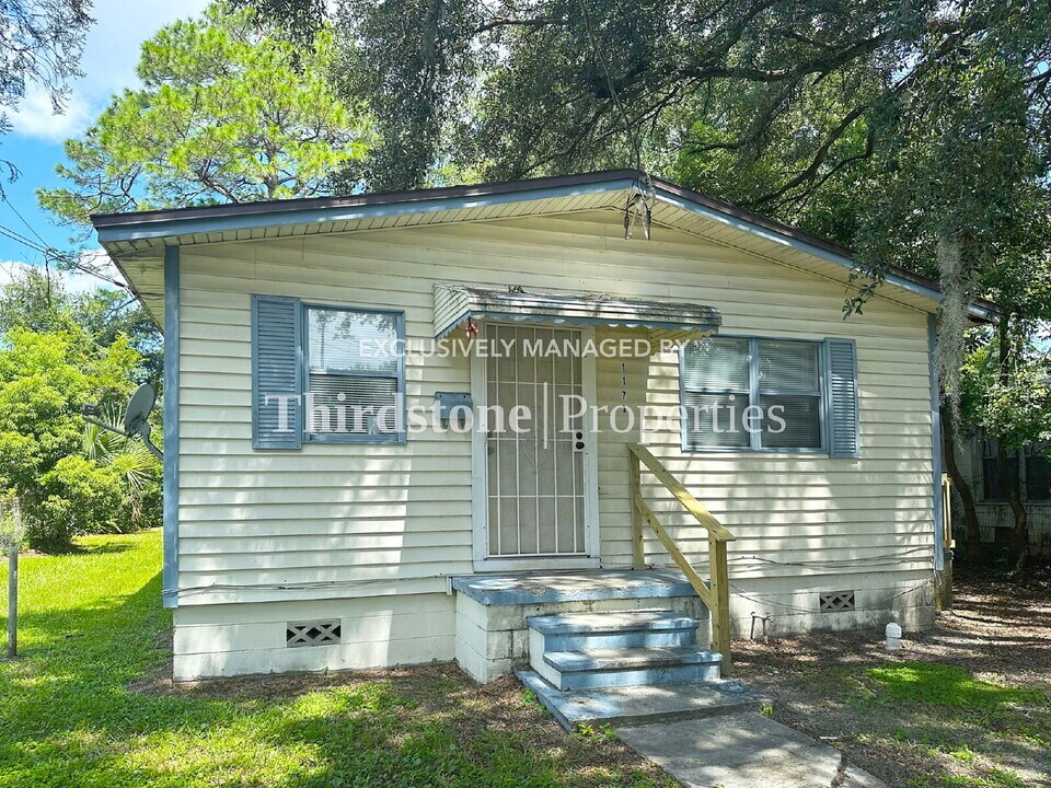 1173 W 27th St in Jacksonville, FL - Foto de edificio