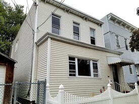 20-27 121st St in Queens, NY - Building Photo