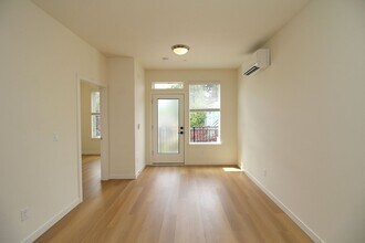 1111 SE Tenino St in Portland, OR - Building Photo - Building Photo