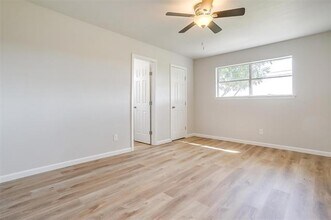 921 Willow Cir S in Burleson, TX - Building Photo - Building Photo