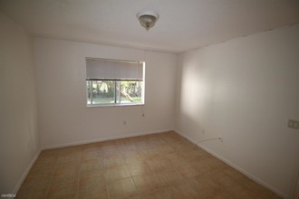 3504 Briar Bay Blvd-Unit -Apt 106 in Royal Palm Beach, FL - Foto de edificio - Building Photo