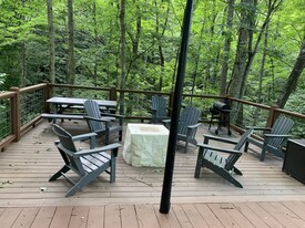 512 Riverwalk Rdg Rd in Todd, NC - Building Photo