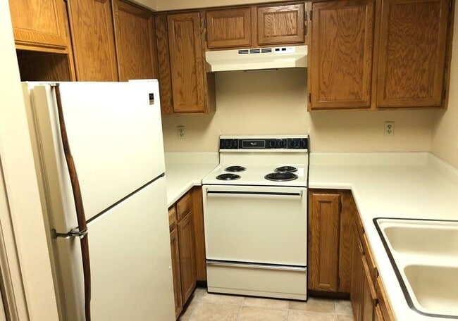 932 Acapulco Ct, Unit 932 in Colorado Springs, CO - Building Photo - Building Photo