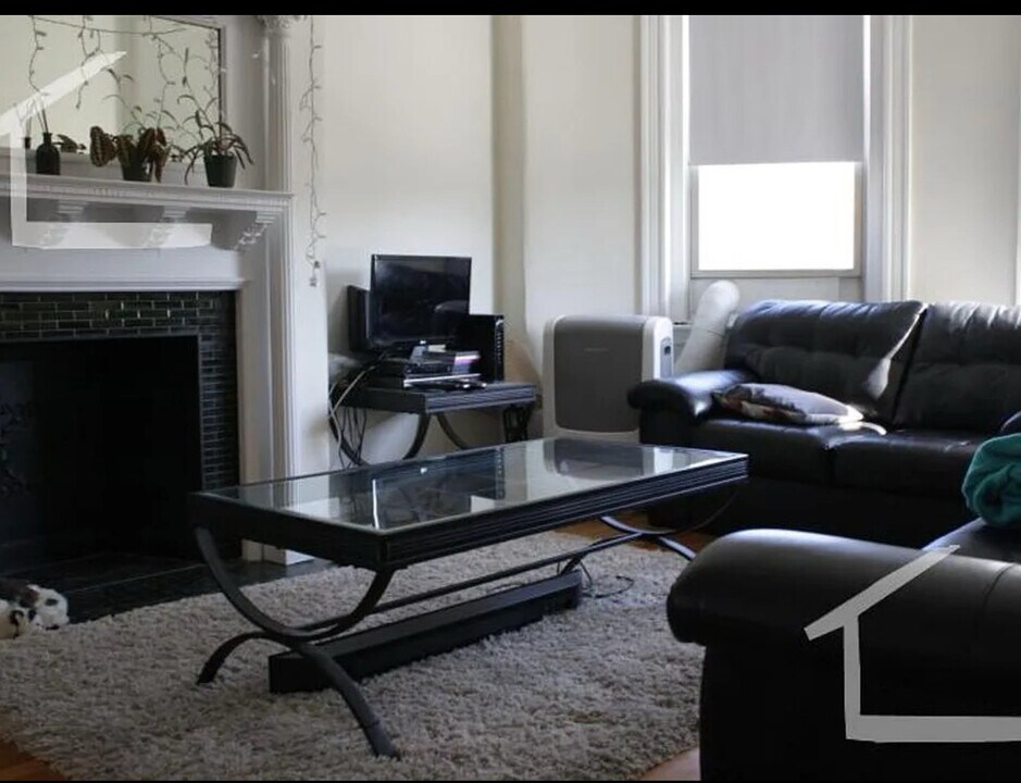 1736 Beacon St, Unit 6 in Brookline, MA - Building Photo