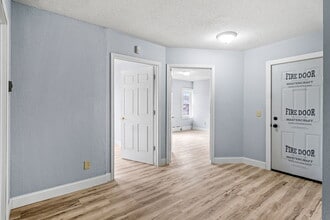 933 University Ave W, Unit A in St. Paul, MN - Building Photo - Building Photo