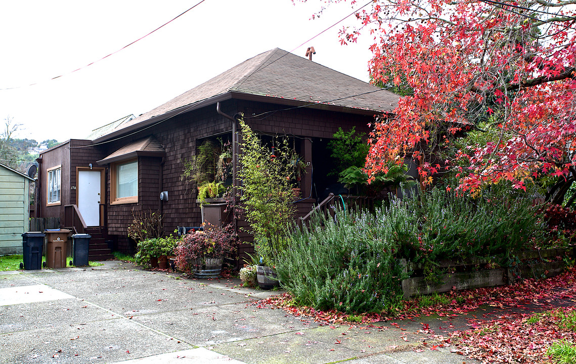 17 Taylor St in San Rafael, CA - Building Photo