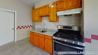 119 George St, Unit 2 in Boston, MA - Building Photo