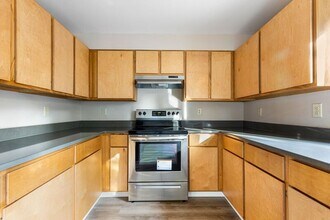 17450 SE 82nd Dr in Clackamas, OR - Foto de edificio - Building Photo
