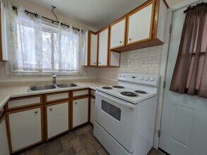 2334 Hamilton Rd in Quinte West, ON - Building Photo - Building Photo