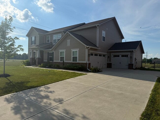 8054 Hayle St in Zionsville, IN - Building Photo - Building Photo