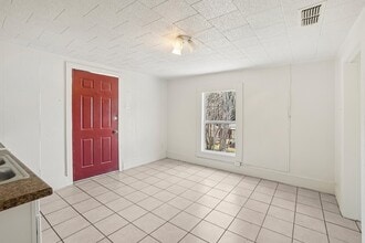 302 S Wood St, Unit 2 in Cleburne, TX - Building Photo - Building Photo