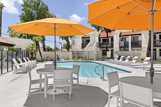 Solei on West Thomas in Phoenix, AZ - Foto de edificio - Building Photo