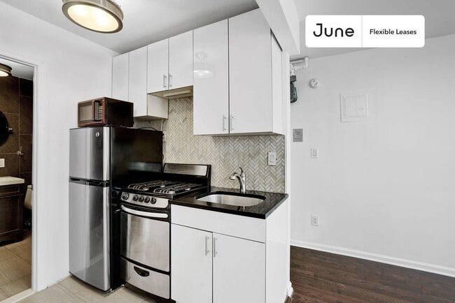 534 E 14th St in New York, NY - Building Photo - Building Photo