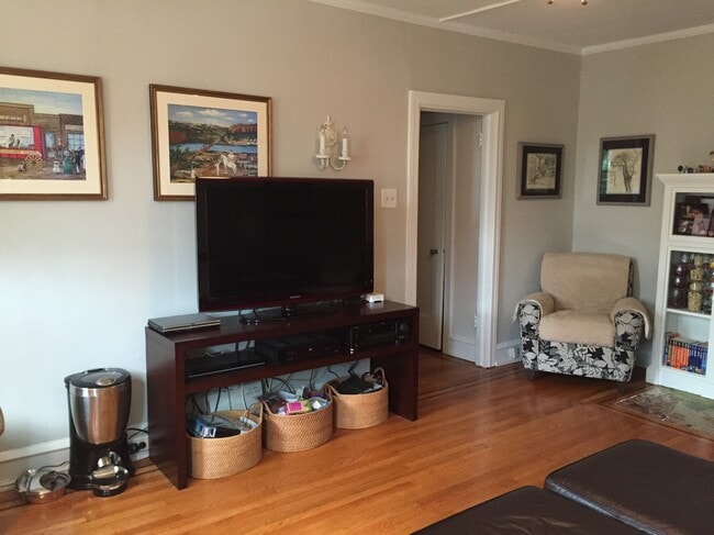 2 N Ridge Ave, Unit Downtown Ambler 2ND FL. in Ambler, PA - Foto de edificio - Building Photo
