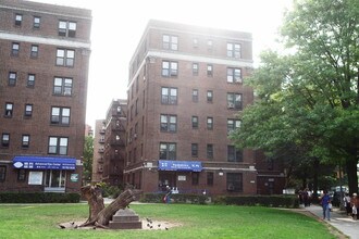 4211 Kissena Blvd in Flushing, NY - Foto de edificio - Building Photo