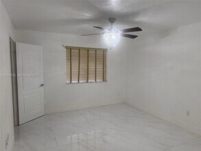 7539 NW 173rd Terrace in Hialeah, FL - Foto de edificio - Building Photo