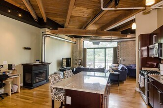 43 Charlton St, Unit B-105 in Everett, MA - Building Photo - Building Photo