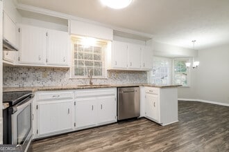 5498 Aucilla Creek Ln in Stone Mountain, GA - Foto de edificio - Building Photo