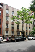 335 W 19th St in New York, NY - Building Photo - Building Photo