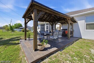 1025 NW 7th Pl in Cape Coral, FL - Building Photo - Building Photo