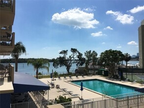 880 NE 69th St in Miami, FL - Building Photo - Building Photo