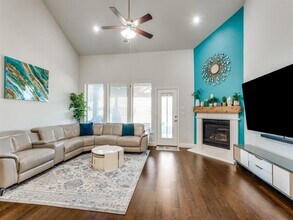 3253 Lakewood Blfs Trl in Lewisville, TX - Building Photo - Building Photo