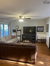 1016 E Beverly Loop in Burkburnett, TX - Building Photo - Building Photo