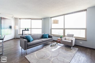 625 W Madison St in Chicago, IL - Building Photo - Building Photo