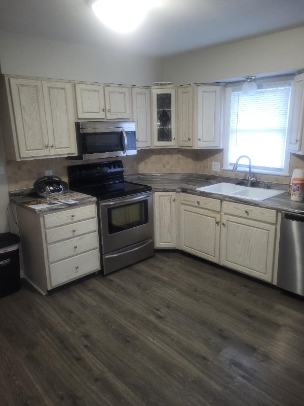 222 Longview Dr in Jeffersonville, IN - Foto de edificio - Building Photo