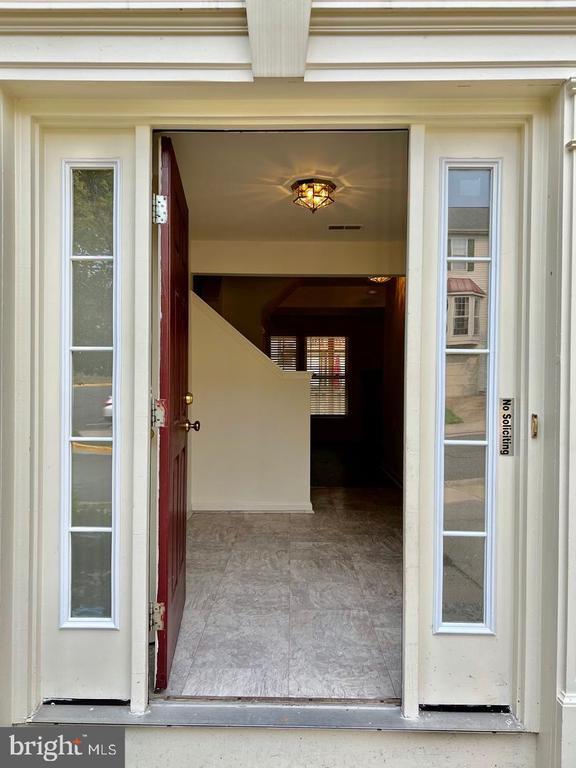 14288 Glade Spring Dr in Centreville, VA - Building Photo - Building Photo