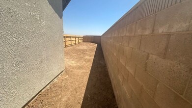 6000 Canyon St in Bakersfield, CA - Building Photo - Building Photo
