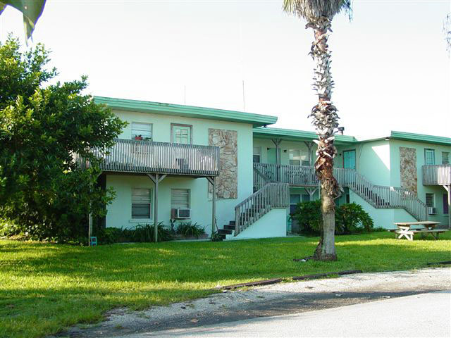 Sunrise Apartments in Indialantic, FL - Building Photo